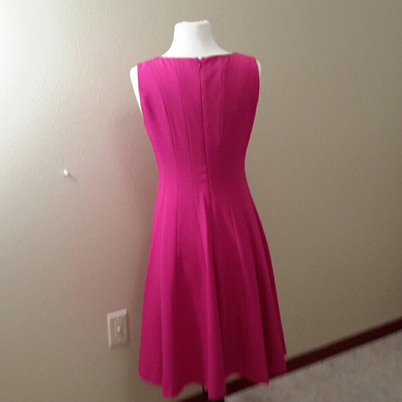 An elegant dress for party - Picture 2 of 6